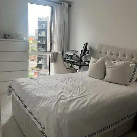 Apartament Gorgeous Luxury 2 Bed En-suite - Entire *