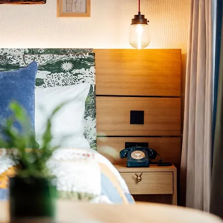 Treehouse 4*