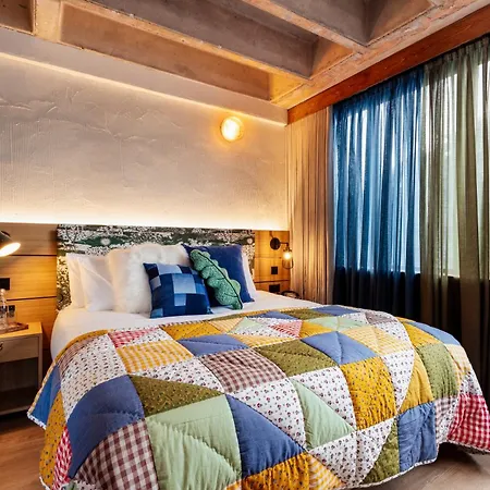 Treehouse Ξενοδοχείο 4*