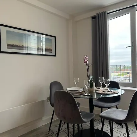 Prime 2 Bedroom With Rooftop Terrace Manchester