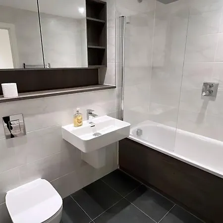 View 2 Bed Apartman Manchester