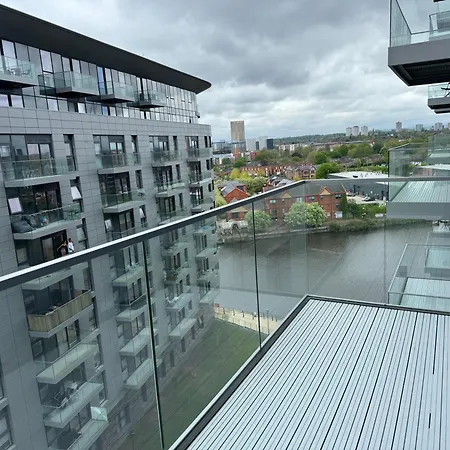 Penthouse Height Flat, View Balcony, Quiet, Free Wifi, Gym & Minimalistic アパート