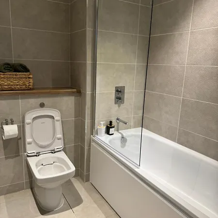New Penthouse Height Flat, View Balcony, Free Gym & Minimalistic Apartment *