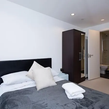 公寓 Modern Mediacity 2bed Apartment, Amazing Views, Smart Tvs 曼彻斯特