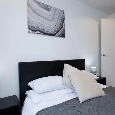 Modern Mediacity 2bed Apartment, Amazing Views, Smart Tvs 曼彻斯特