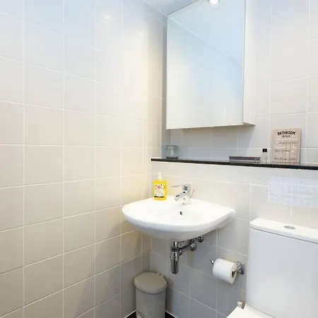 Modern Mediacity 2bed Apartment, Amazing Views, Smart Tvs *