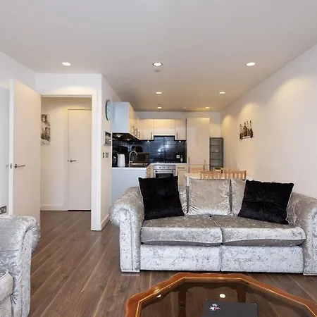Modern Mediacity 2bed Apartment, Amazing Views, Smart Tvs Manchester