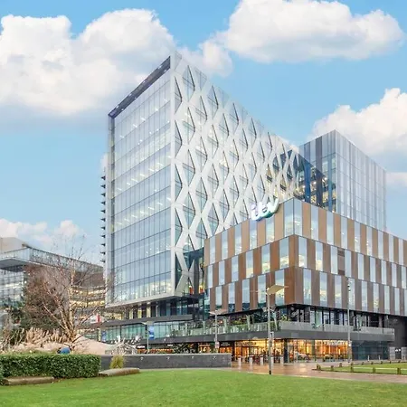 Modern Mediacity 2bed Apartment, Amazing Views, Smart Tvs