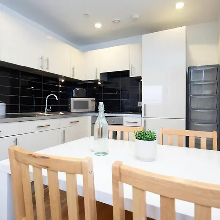 Modern Mediacity 2bed Apartment, Amazing Views, Smart Tvs Apartament Manchester