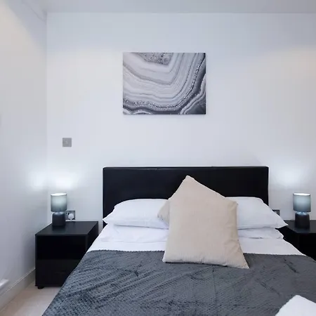 Apartament Modern Mediacity 2bed Apartment, Amazing Views, Smart Tvs