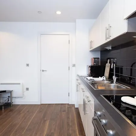 Stylish Mediacity 2bed, Sleeps 6, Amazing Views アパート