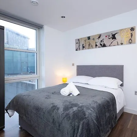 Stylish Mediacity 2bed, Sleeps 6, Amazing Views アパート *