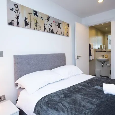 Stylish Mediacity 2bed, Sleeps 6, Amazing Views * マンチェスター