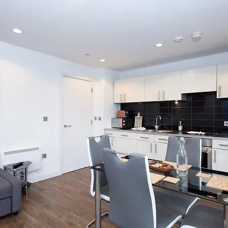 Stylish Mediacity 2bed, Sleeps 6, Amazing Views アパート