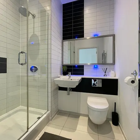 Daire Luxury Living, 2-bed With Pool & Gym
