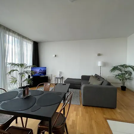 Luxury Living, 2-bed With Pool & Gym