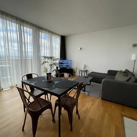 Daire Luxury Living, 2-bed With Pool & Gym *