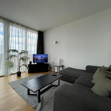 Luxury Living, 2-bed With Pool & Gym *