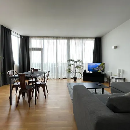 Daire Luxury Living, 2-bed With Pool & Gym