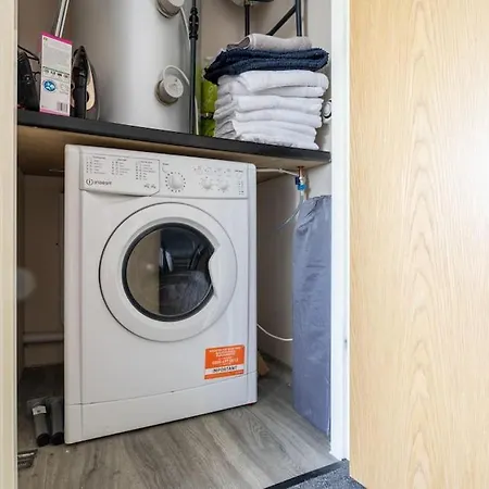 Bright 1 Bedroom Flat In Salford With Parking Available 公寓 曼彻斯特