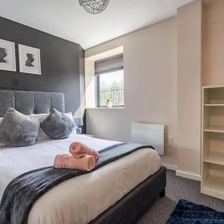 Bright 1 Bedroom Flat In Salford With Parking Available * 曼彻斯特