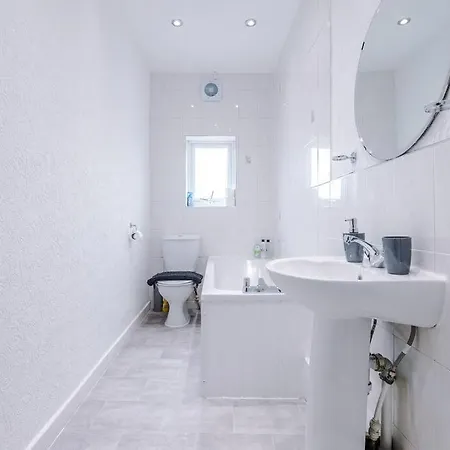 Feriehus Beautiful 2 Bedroom House In Sleeps 7 With Wi-fi