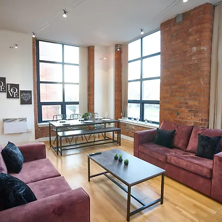 The Topaz Apartment *