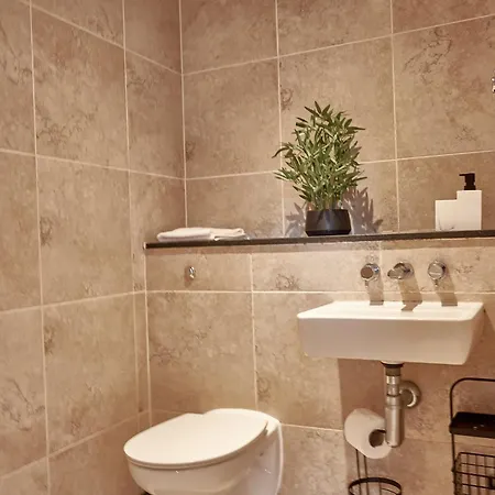 The Rose Quartz * Manchester