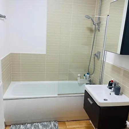 R & N Holiday Holiday home Manchester