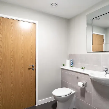 Prime Location 1 Bed Penthouse *