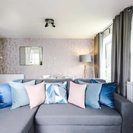 Near Centre, Etihad, Coop Live * مانشستر