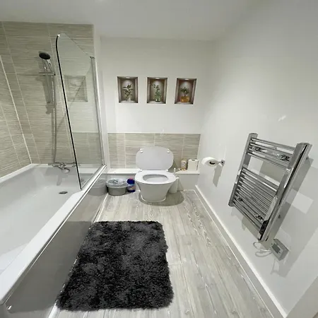1b-steps To Uni&stadium- Wi-fi Breakfast Netflix * Manchester