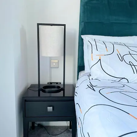 Appartamento 1B-Steps To Uni&Stadium- Wi-Fi Netflix Breakfast *