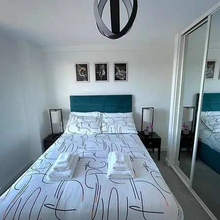 1b-steps To Uni&stadium- Wi-fi Breakfast Netflix