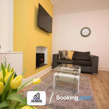Modern 3 Bed Terraced House By Nyos Short Lets & Serviced With Free Wifi Апартаменты