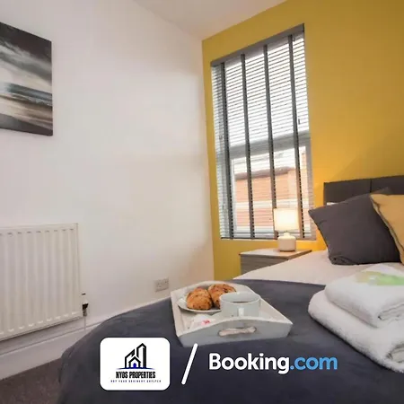Modern 3 Bed Terraced House By Nyos Short Lets & Serviced With Free Wifi * Манчестер