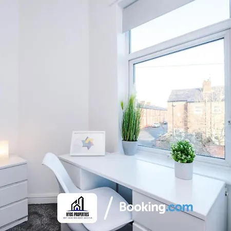 Hotel Weekly By Nyos Short Lets & Serviced With Free Parking 3*