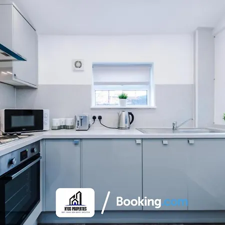 Weekly By Nyos Short Lets & Serviced With Free Parking Hotel