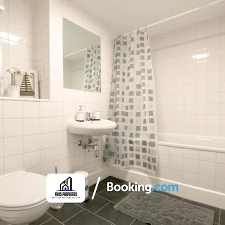 2 Bed Apt City Centre By Nyos Short Lets & Serviced 3*
