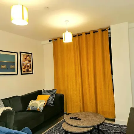 Exquisite Cosy 2-bed In Salford شقة مانشستر