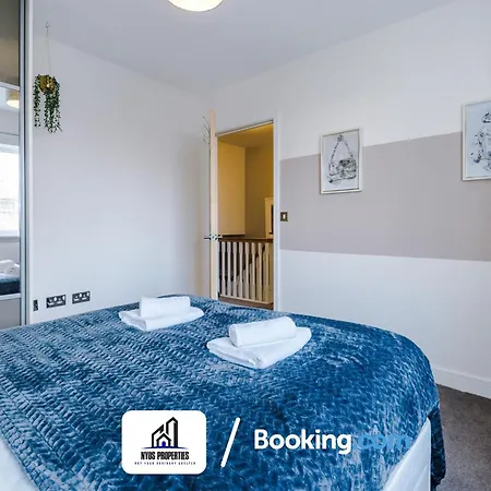 Hébergement de vacances 3 Bedroom House By Nyos Short Lets & Serviced With Parking *