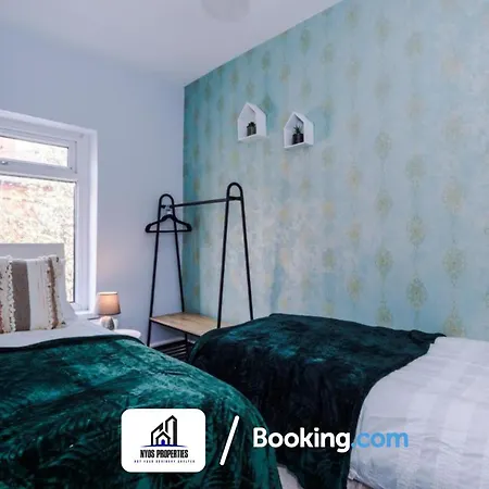 3 Bed House With Parking By Nyos Short Lets & Serviced * Manchester