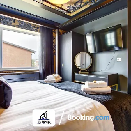 3 Bedroom By Nyos Short Lets & Serviced With Garden بيت للعطل *