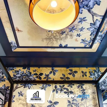 3 Bedroom By Nyos Short Lets & Serviced With Garden بيت للعطل *