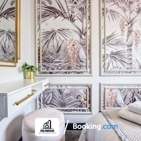 3 Bedroom By Nyos Short Lets & Serviced With Garden بيت للعطل