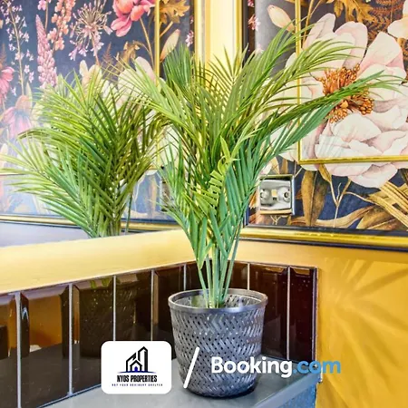 3 Bedroom By Nyos Short Lets & Serviced With Garden Dom wakacyjny Manchester