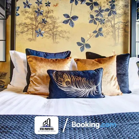 بيت للعطل 3 Bedroom By Nyos Short Lets & Serviced With Garden