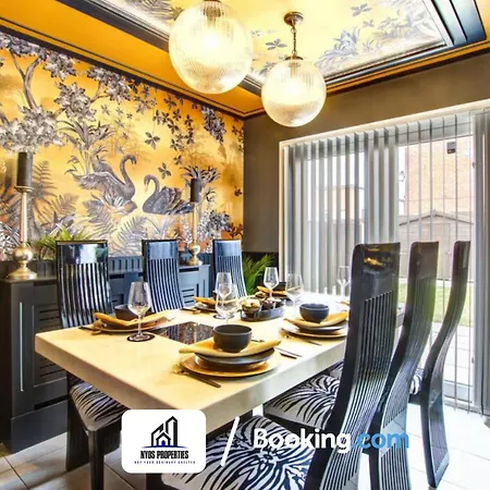 3 Bedroom By Nyos Short Lets & Serviced With Garden Dom wakacyjny