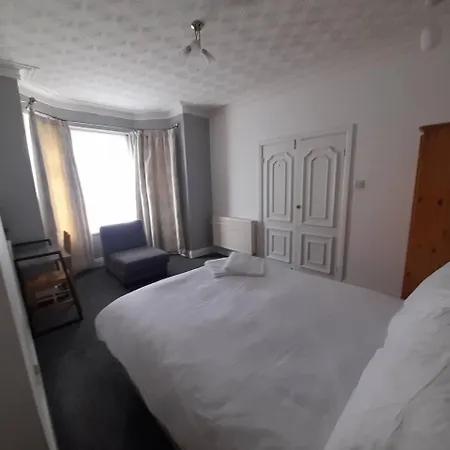 Stylish 4 Bed House - 15 Min To Centre 別荘