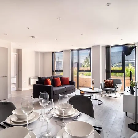 Modern 3 Bedroom *